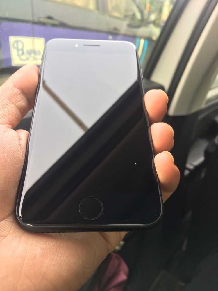 苹果手机黑色版iphone13