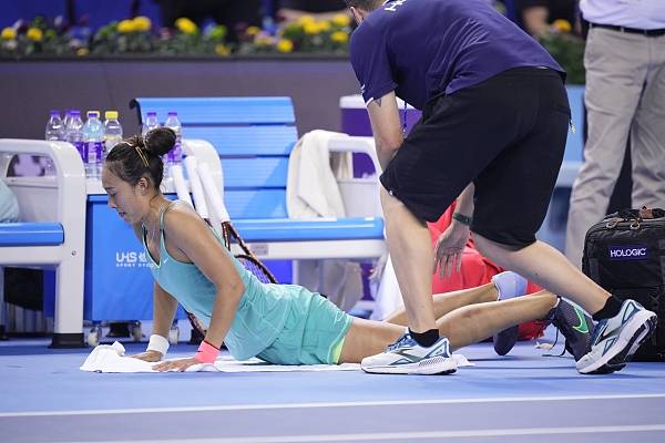WTA珠海精英赛丨郑钦文自评身体已“四分五裂”-第2张图片-太平洋在线下载