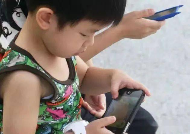 手机真的会毁了孩子吗？分享知乎一个回答，并附一位妈妈给儿子定的手机使用家规-第9张图片-太平洋在线下载